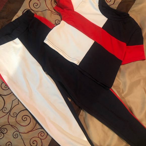 SOLD**Women’s 2 piece set MED - Picture 3 of 3